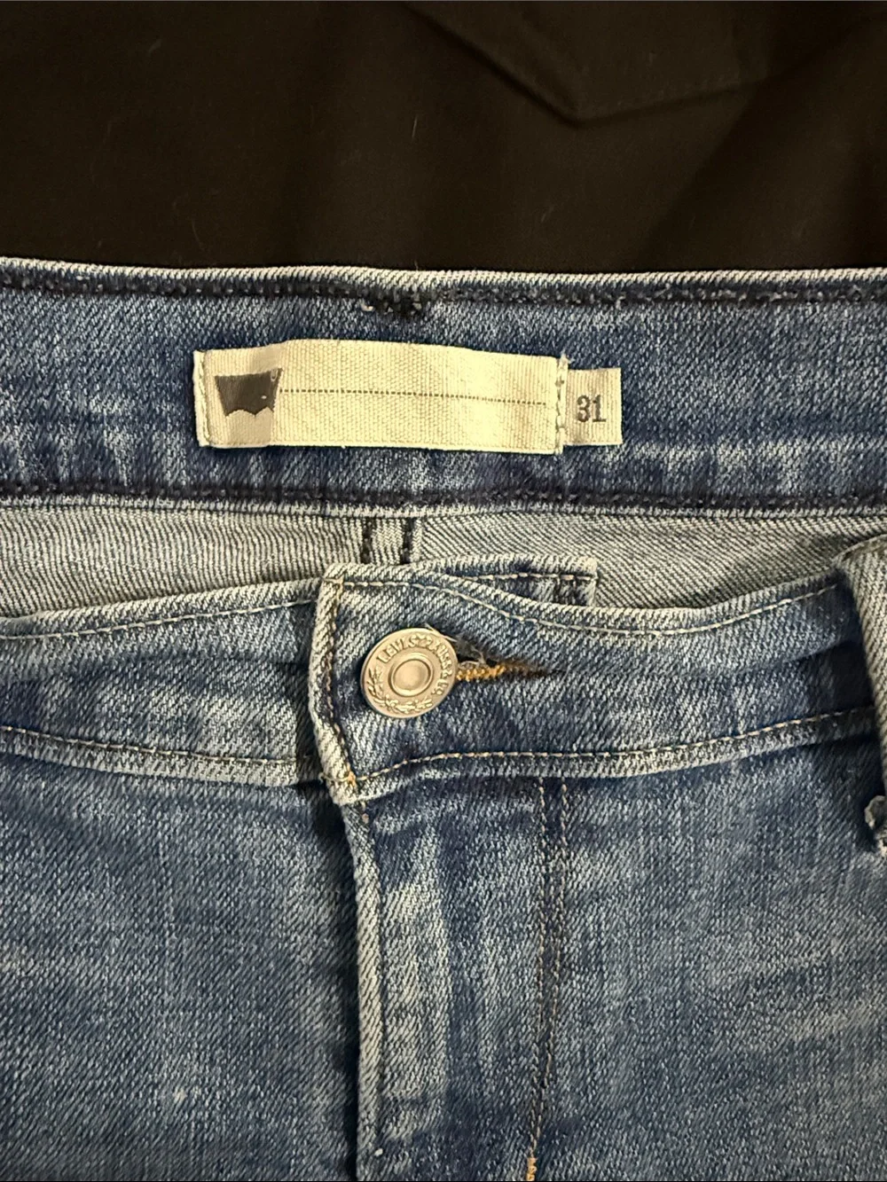 Levi's Medium Blue Denim Cuffed Women’s Shorts - Picture 3 of 3